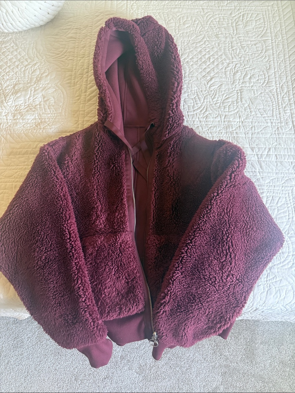 Athleta reversible plush Hooded Sherpa Jacket in Deep Burgundy women’s medium
